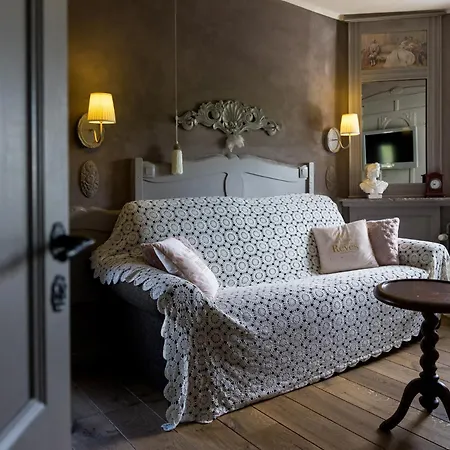 Au Bord De La Source 3*