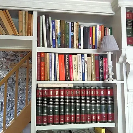 Au Bord De La Source Bed and Breakfast