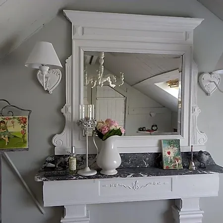 Au Bord De La Source Bed and Breakfast