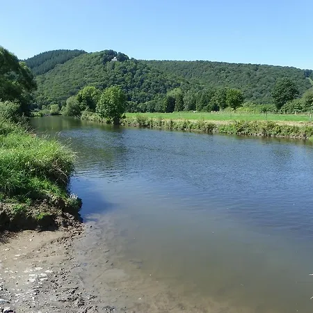 Au Bord De La Source