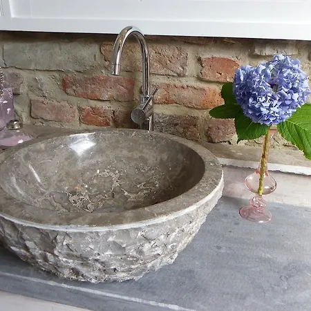 Au Bord De La Source